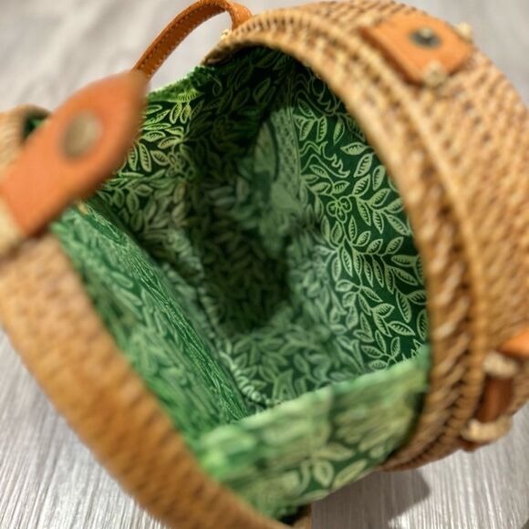 Wicker Circular Crossbody Purse - Picture 4 of 6